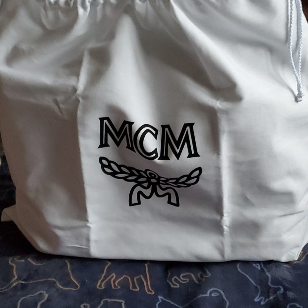 Mcm large tote firm new signature leather sold out bag tagged warranty - Picture 6 of 6